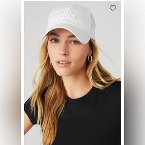 Alo, Off-duty hat, white on white